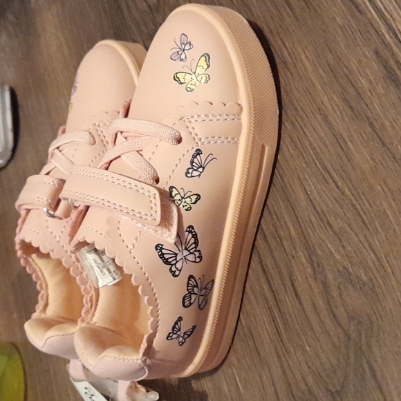 Super cute butterfly pink sneakers size 8 - Picture 1 of 5